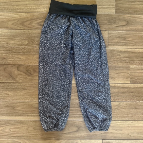 Lululemon | Om Pant | Size 2 | Dark Blue + Dot Print - Picture 3 of 8